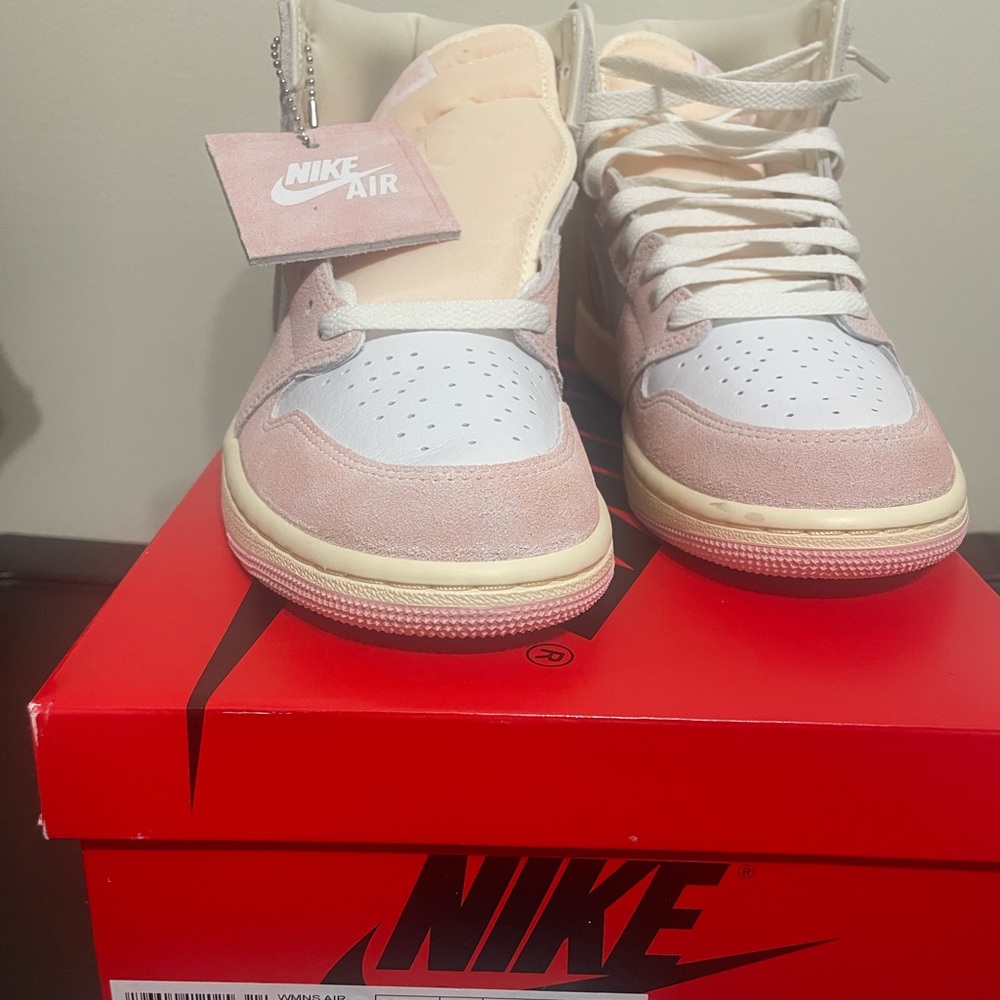 BRAND NEW Women’s Jordan 1 Retro High OG